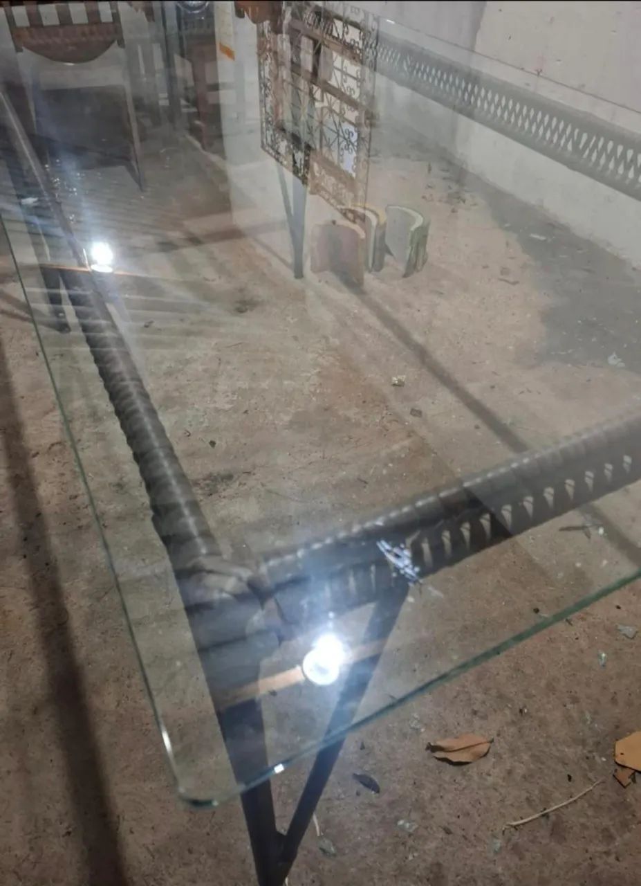 Mesa de ferro com tampo de vidro - Foto 4