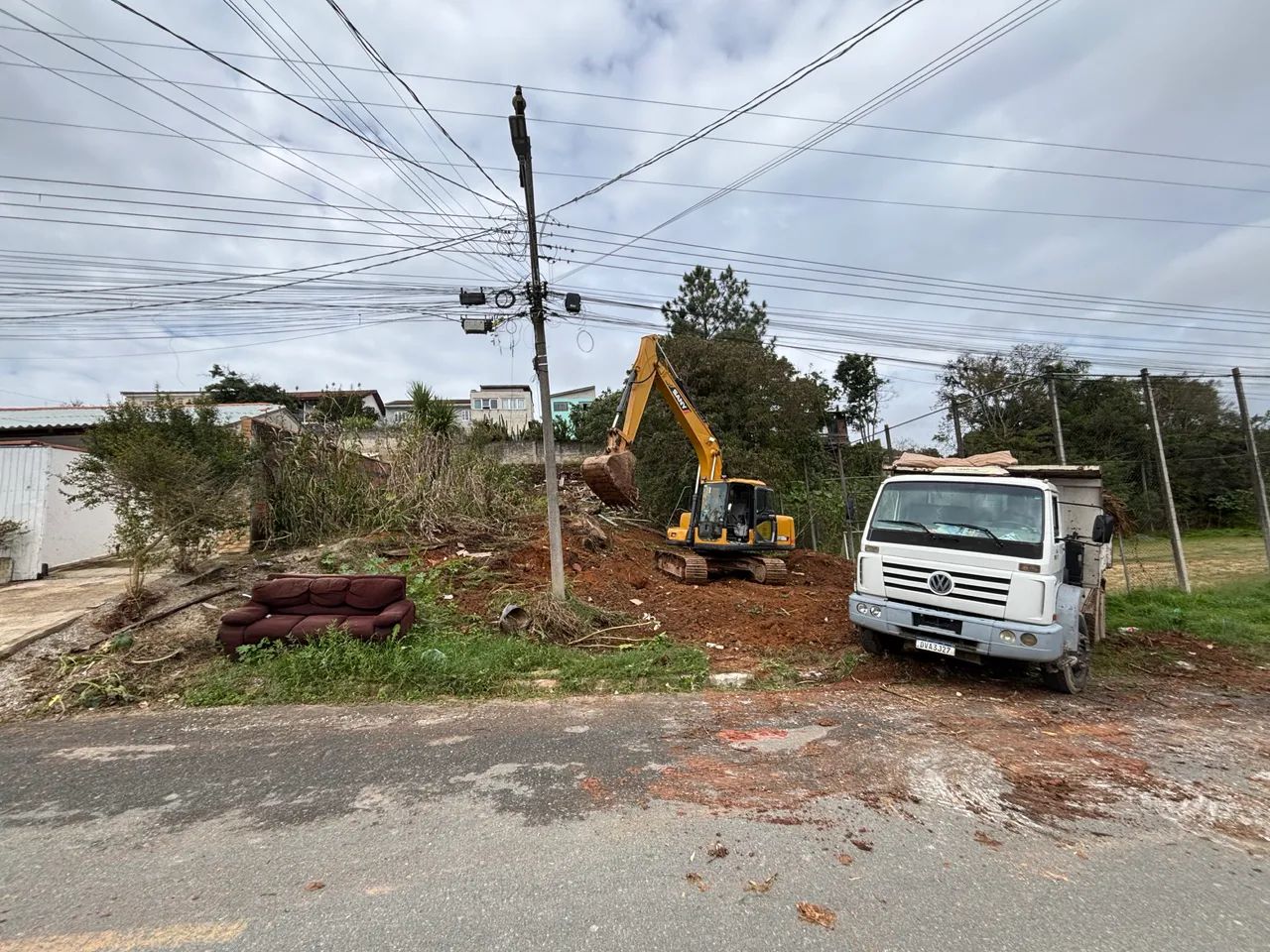 Terraplanagem e limpeza de terreno
