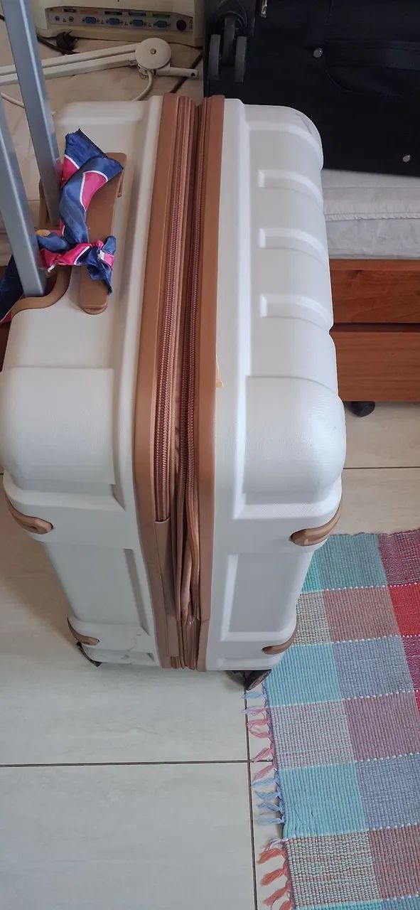 Mala viagem nova 70 cm e expansiva  - Foto 2