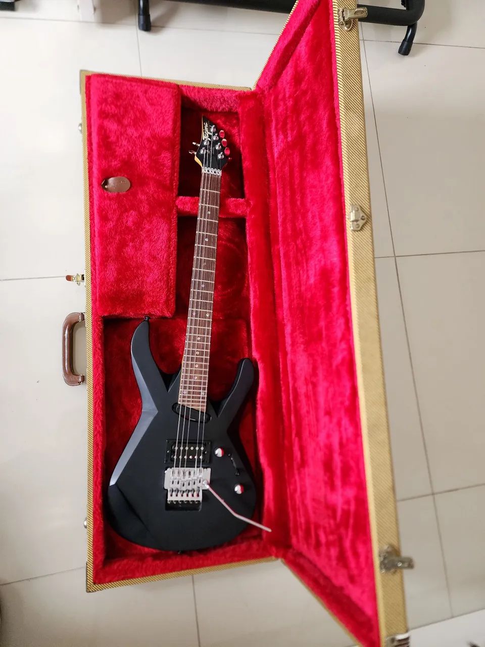 Guitarra Tagima K2 com case