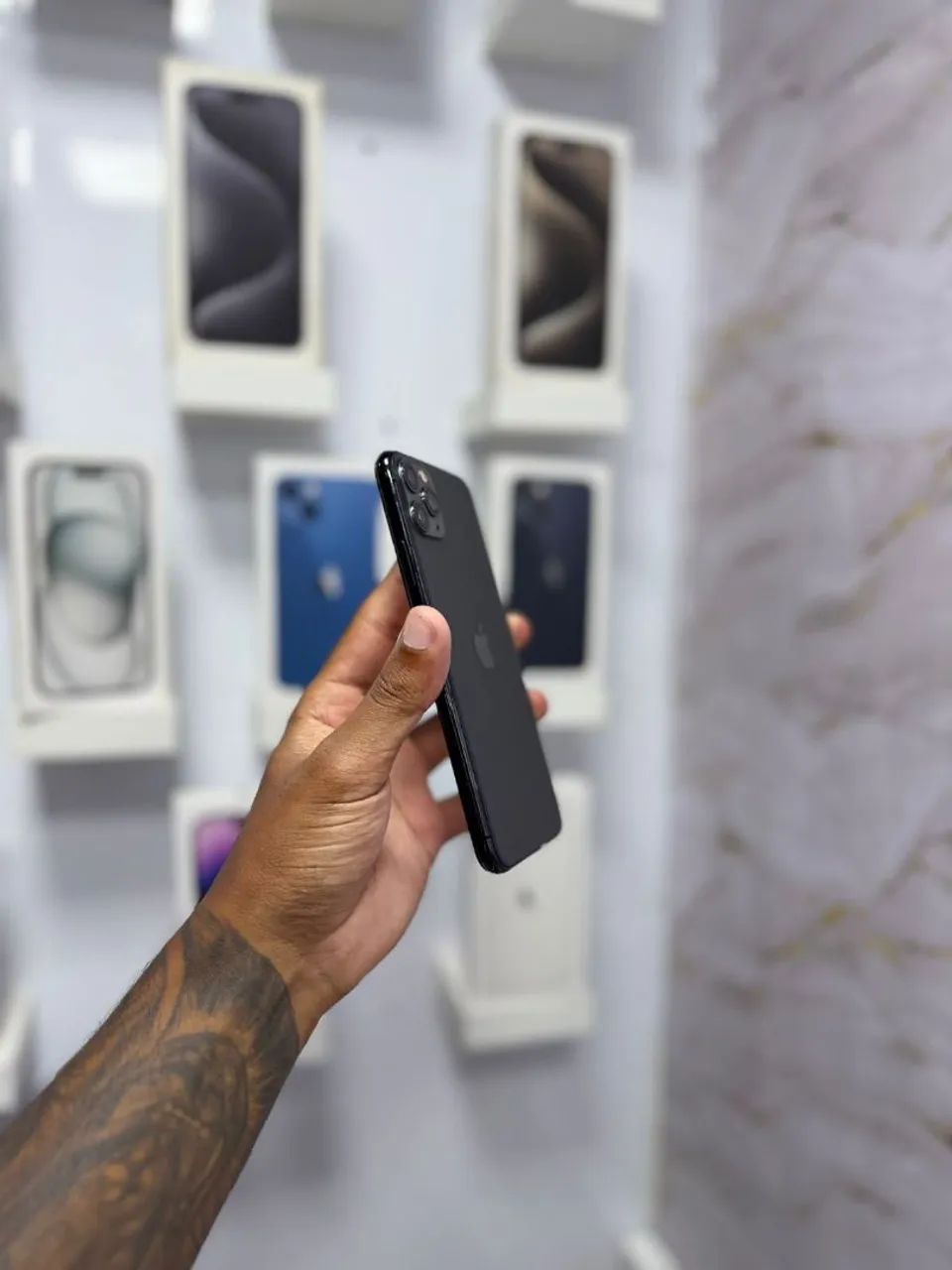 IPHONE 11 PRO MAX 64GB TELA NOVA<br>R$ 1.350,00 - Foto 2