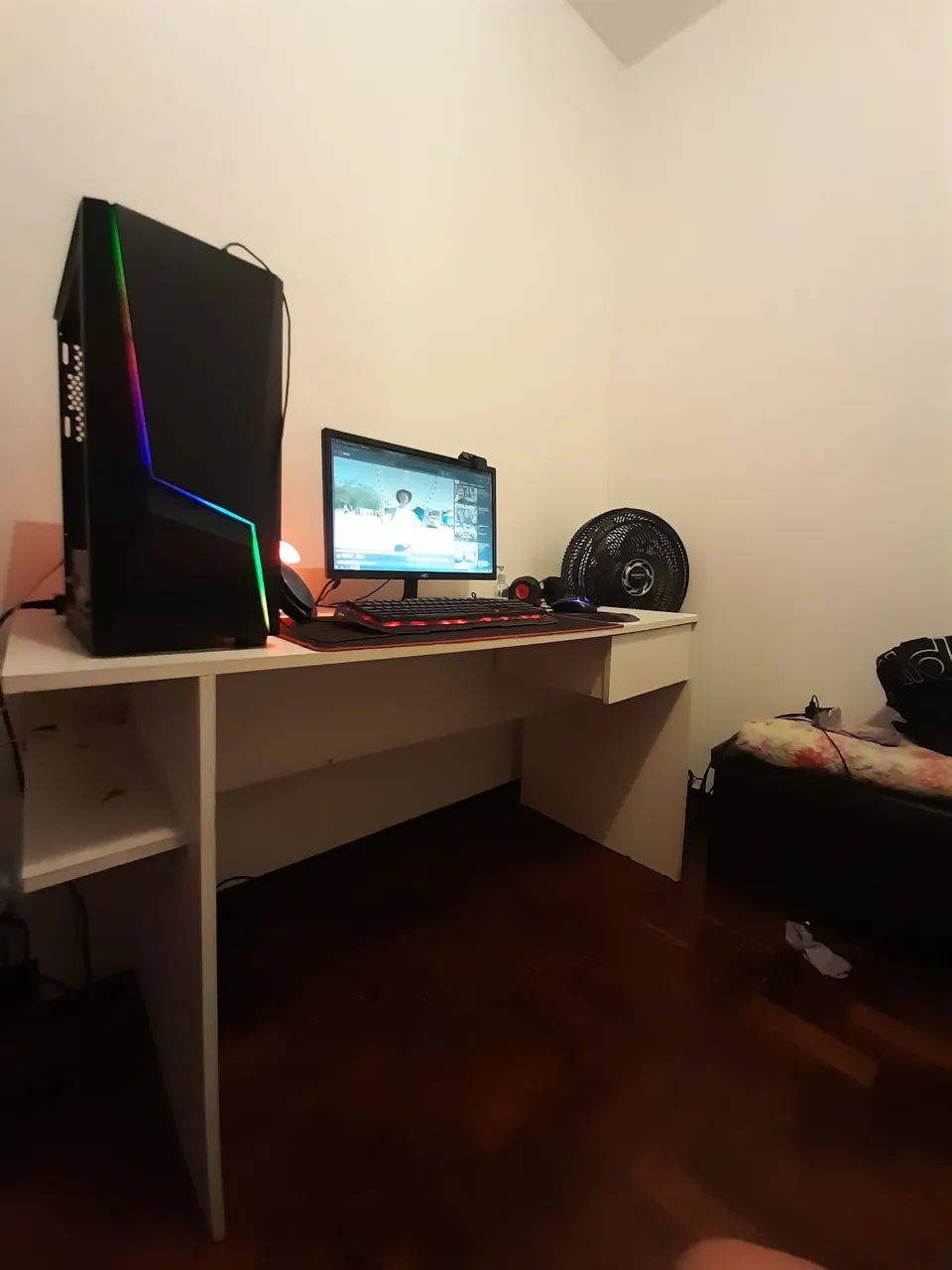 MESA GAMER EM ÓTIMO ESTADO!! - Foto 2