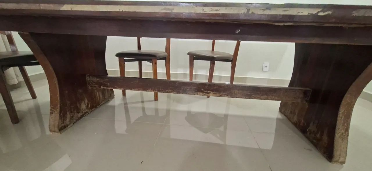 Mesa de madeira maciça com cadeiras - Foto 3