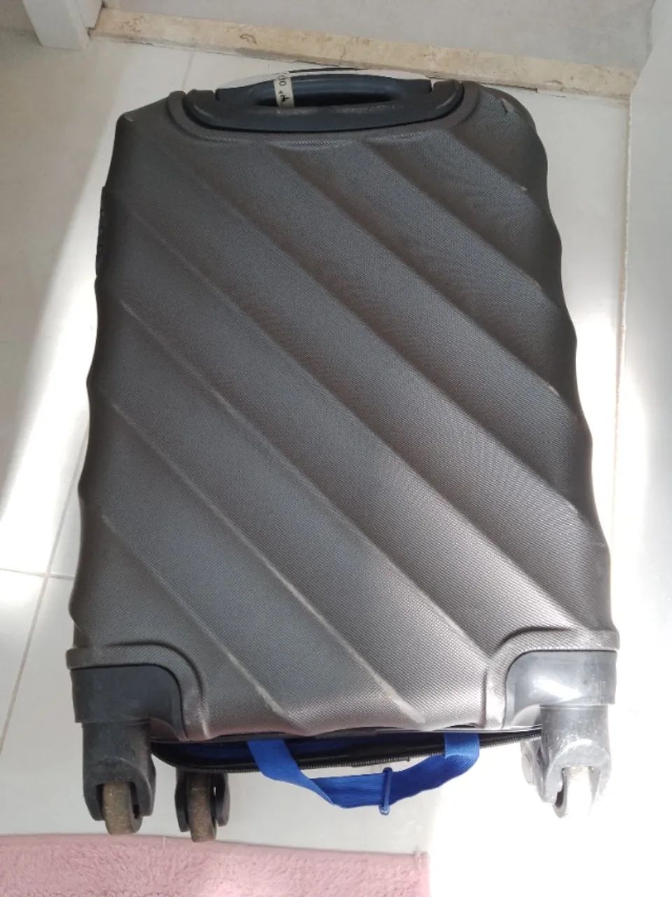 Mala de viagem de 4 rodinhas 360, padrão anaac 10kg, defeito no zíper  - Foto 2