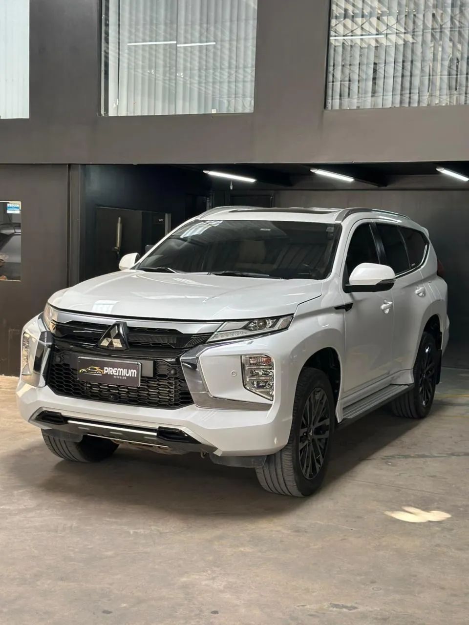 Mitsubishi Pajero 2024
