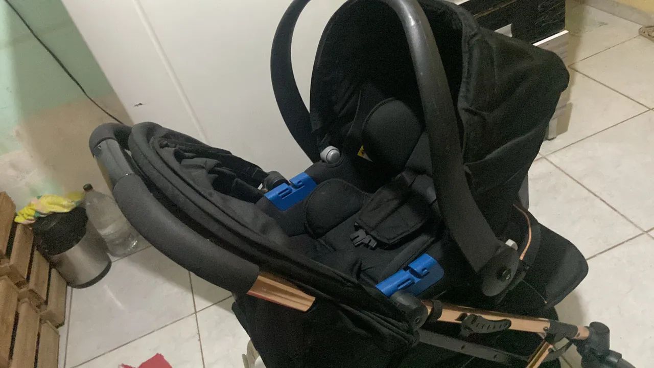 Carrinho e bebê conforto 