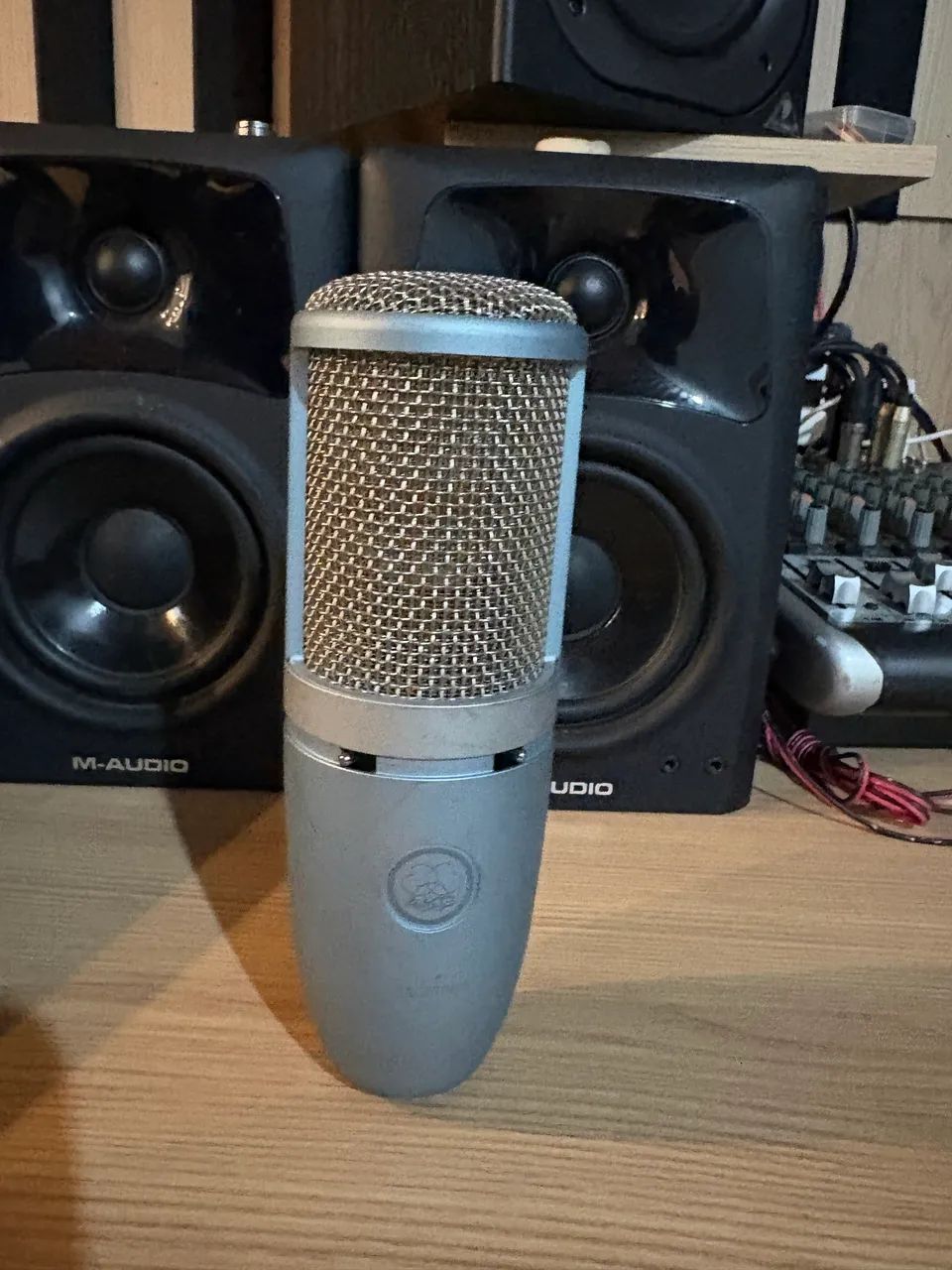 Microfone Condensador Akg Perception 220
