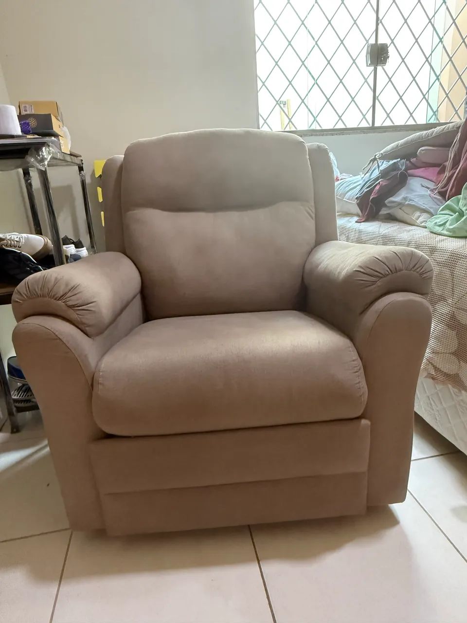 Poltrona Pelmex Gitatória Com Balanço E Reclino Bege - Foto 3