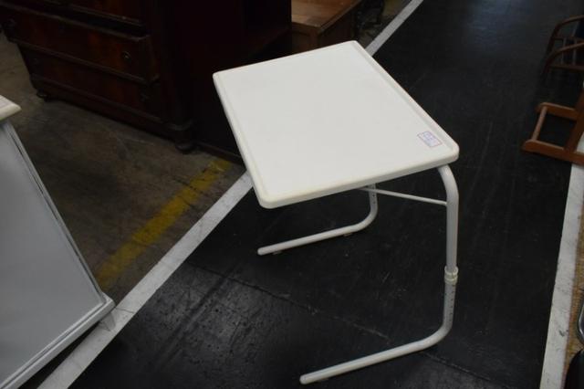 Mesa de estudo com regulagem - Mercado das Pulgas