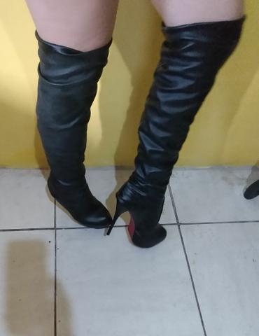 bota ate o joelho de couro
