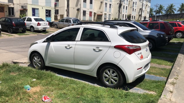 VENDO CARRO HB20 1.6 FLEX COMPLETO