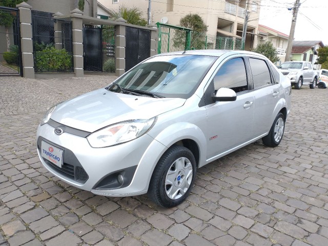 FIESTA 1.6 SEDAN COMPLETO
