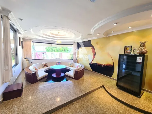 Casa com planejados, adega e piscina à venda no Condomínio Portal das Águas
