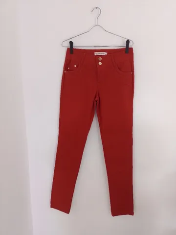 Calça feminina skinny na cor telha