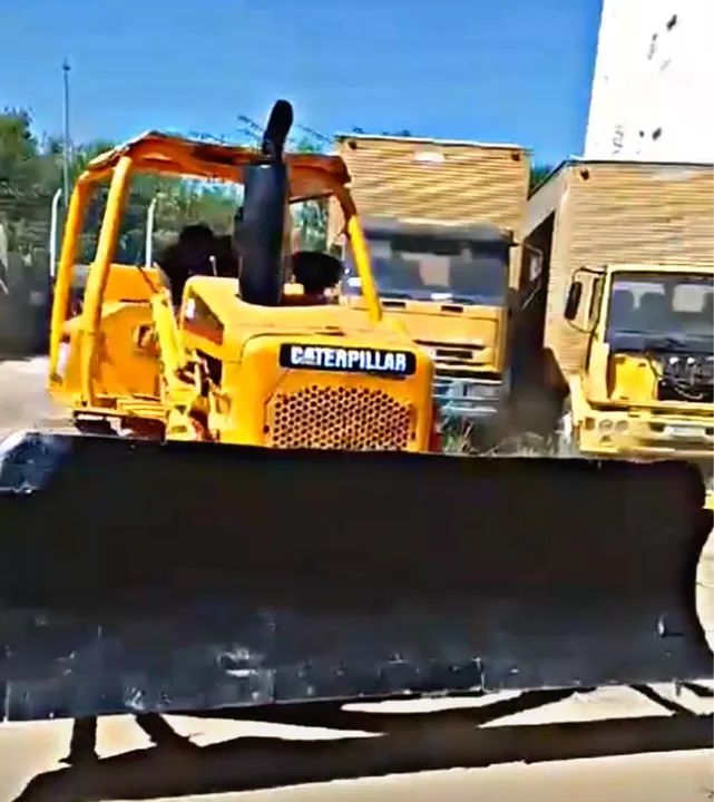 Trator de esteira D4