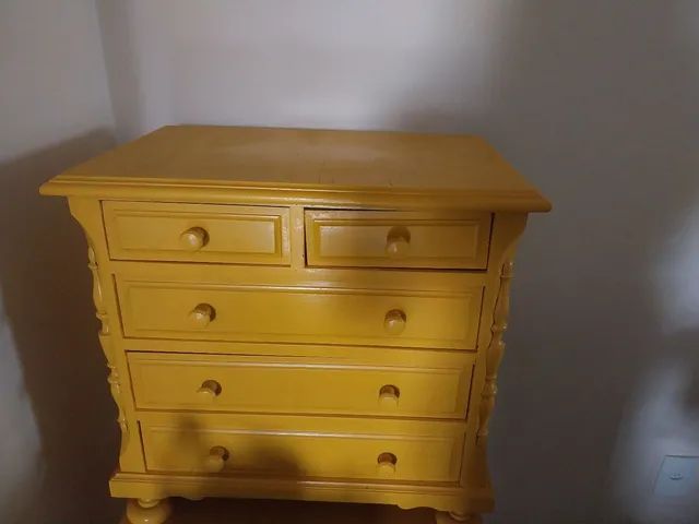 Mesa de cabeceira em madeira maciça 