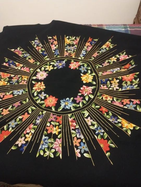 Toalha de mesa bordada