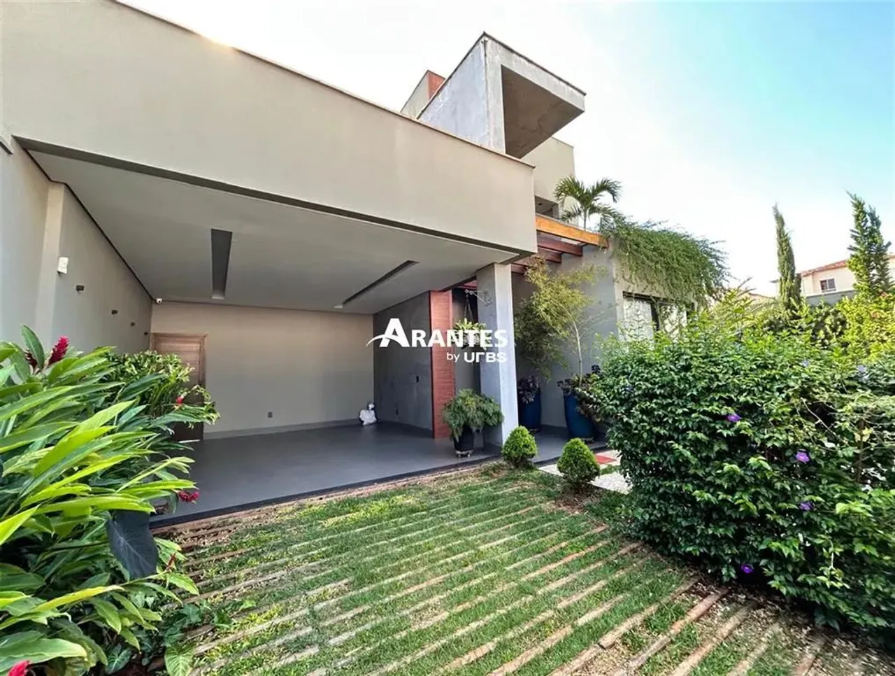 Casa com 278,8m² 3 quartos à venda no Novo Mundo