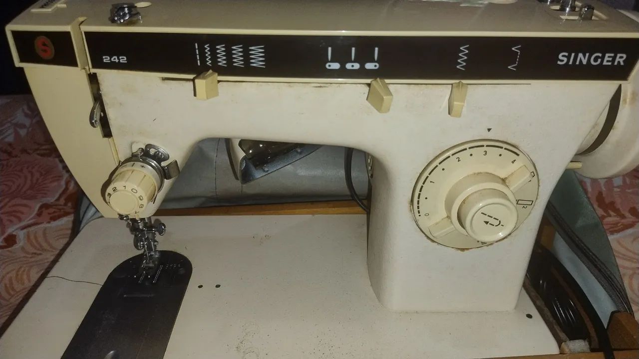 Máquina de Costura Singer 242 - Foto 3