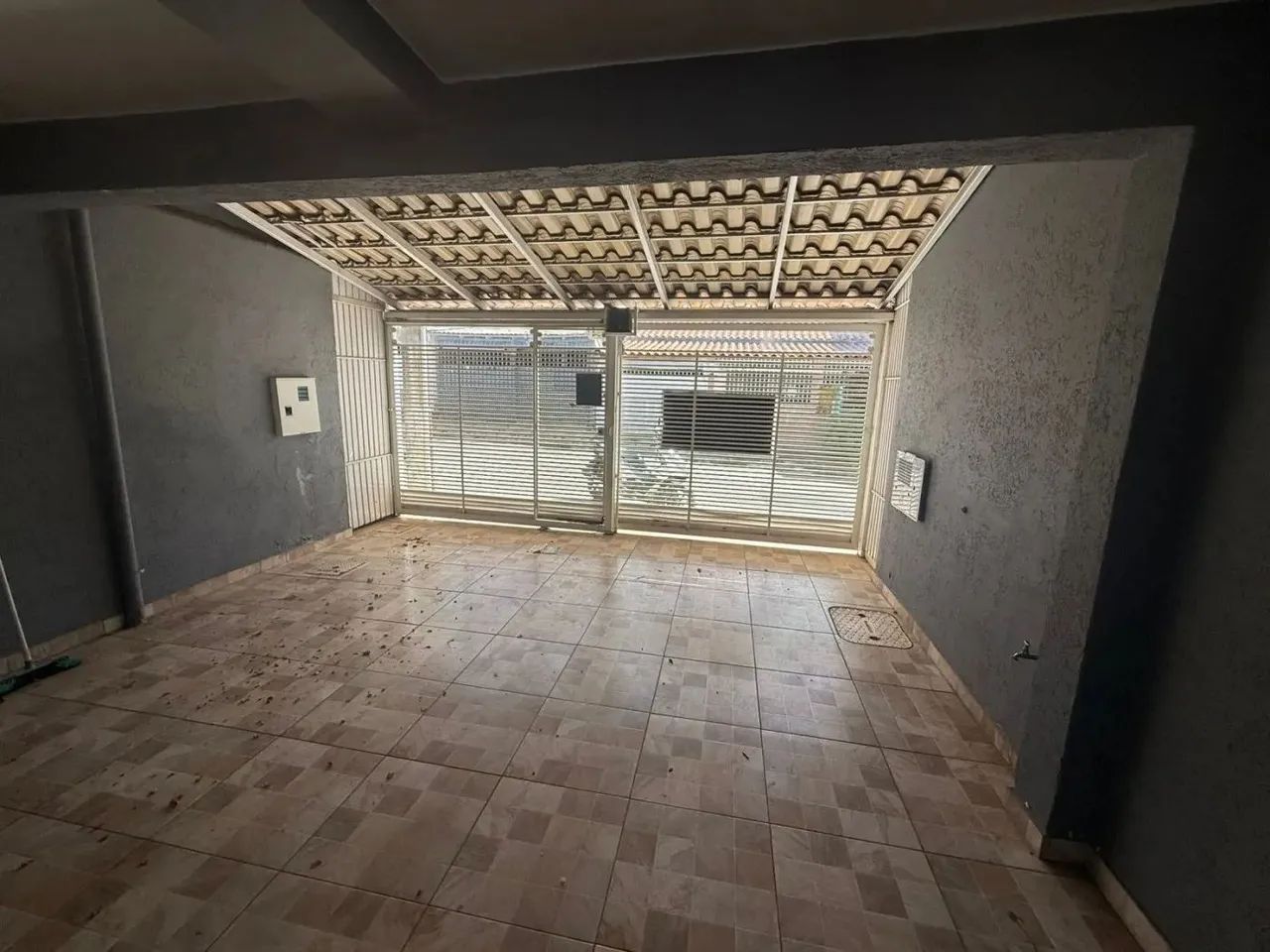 Sobrado para Venda em Brasília, Riacho Fundo I, 3 dormitórios, 1 suíte, 3 banheiros, 2 vag - Foto 2