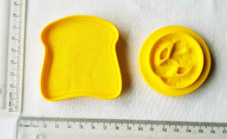 Brinquedo Antigo - Super Massa Play Doh - 8 Forminhas de Comidinhas - Hasbro Tonka - 1994 - Foto 4