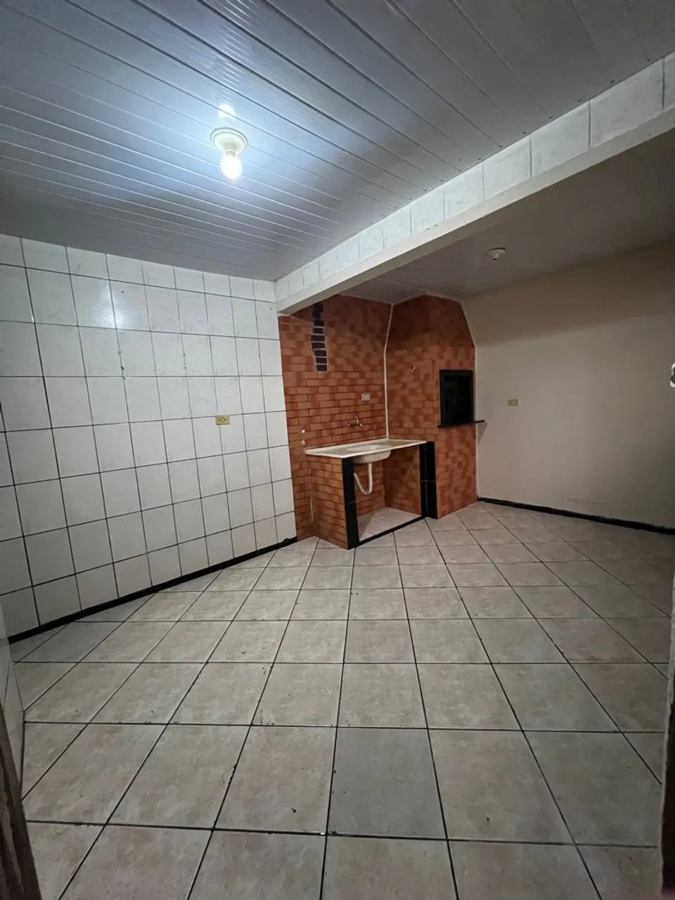 Aluga-se casa no sítio cercado