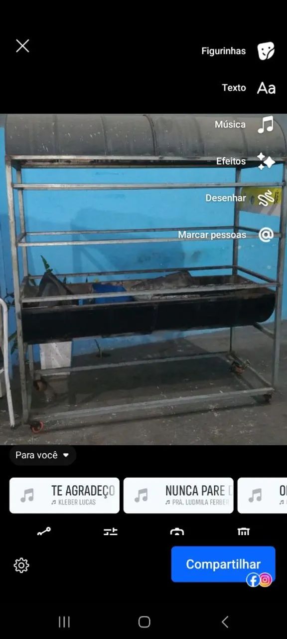 Vende-se  churrasqueira  assar frango ? carnes. 