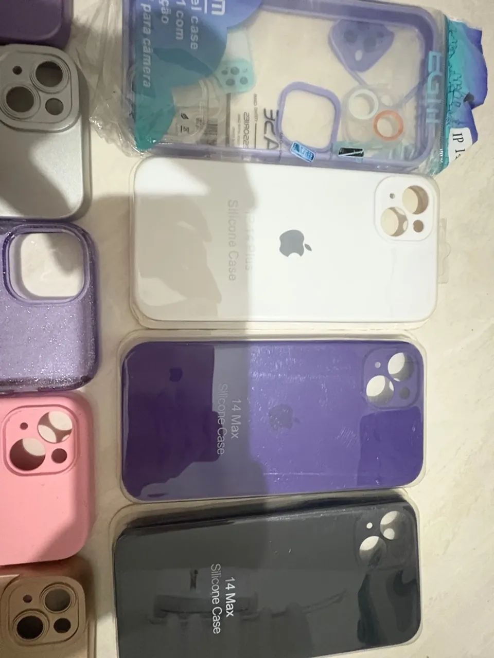 Capinhas usadas e novas IPhone 14 Plus $50,00. Todas - Foto 2