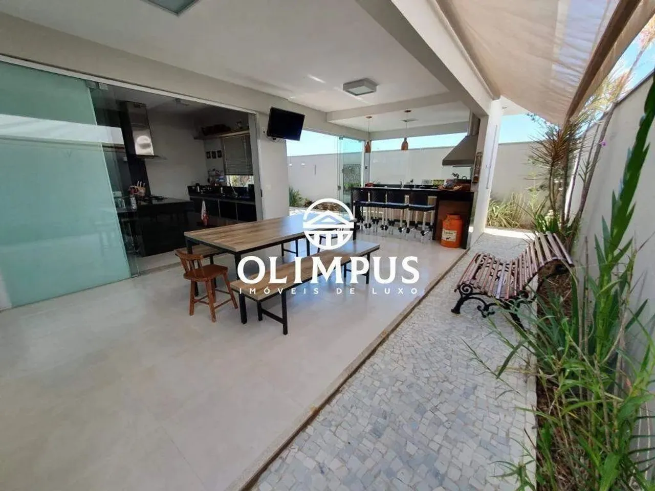 CÓD. 6066 - Lindíssima Casa de 210m² no Condomínio Splêndido Bairro Jardim Botânico