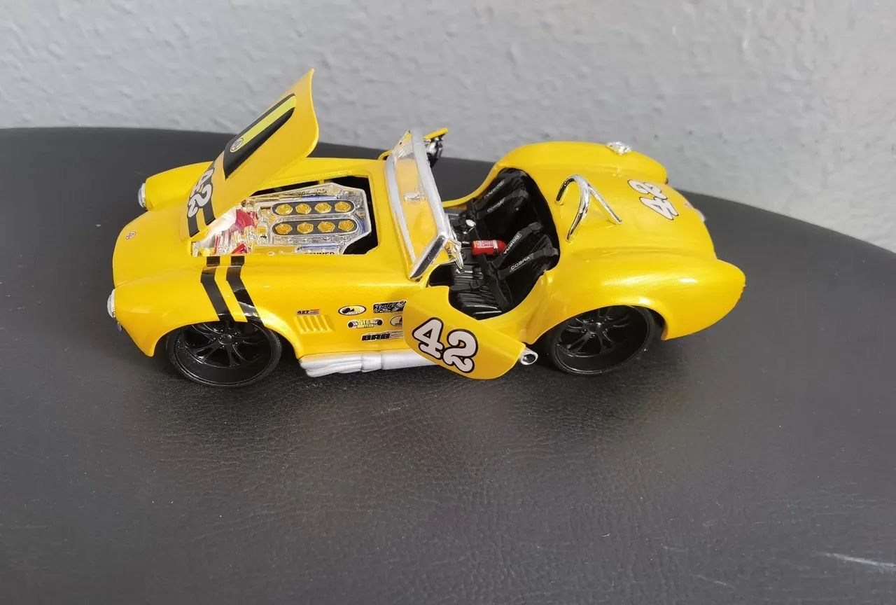 Miniatura Shelby Cobra 427 Maisto 1:24 - Foto 4