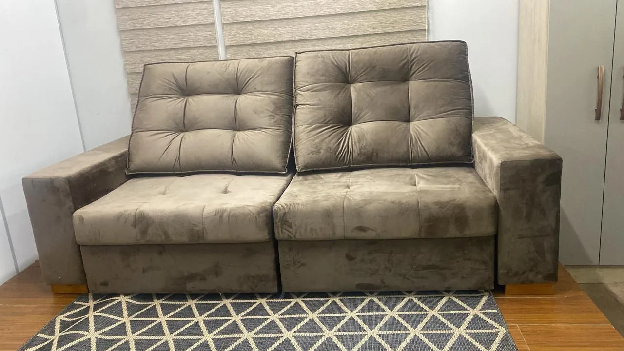 Sofá Retrátil e Reclinável  com design moderno e confortável - Novo