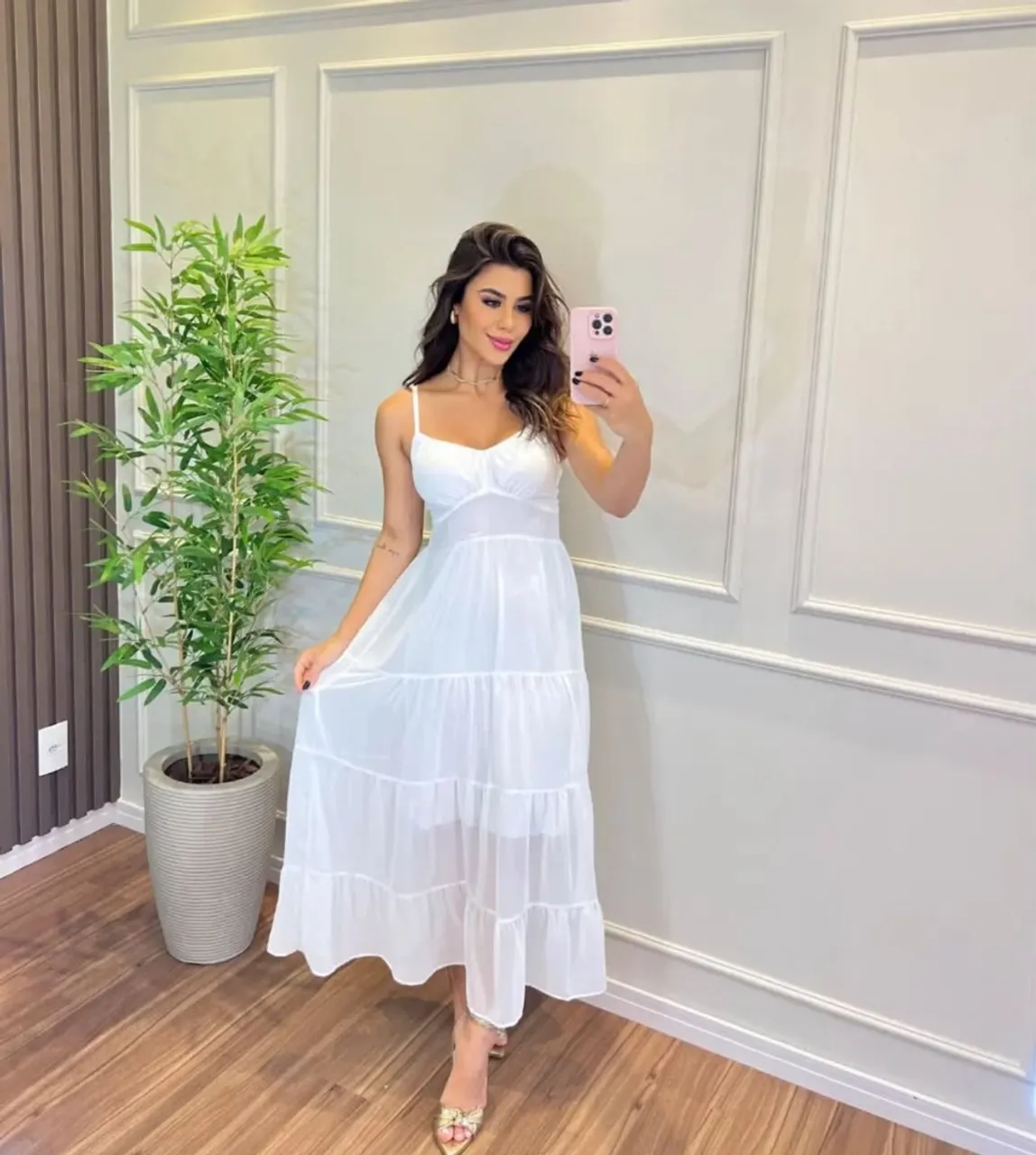 Vestido branco elegante e leve