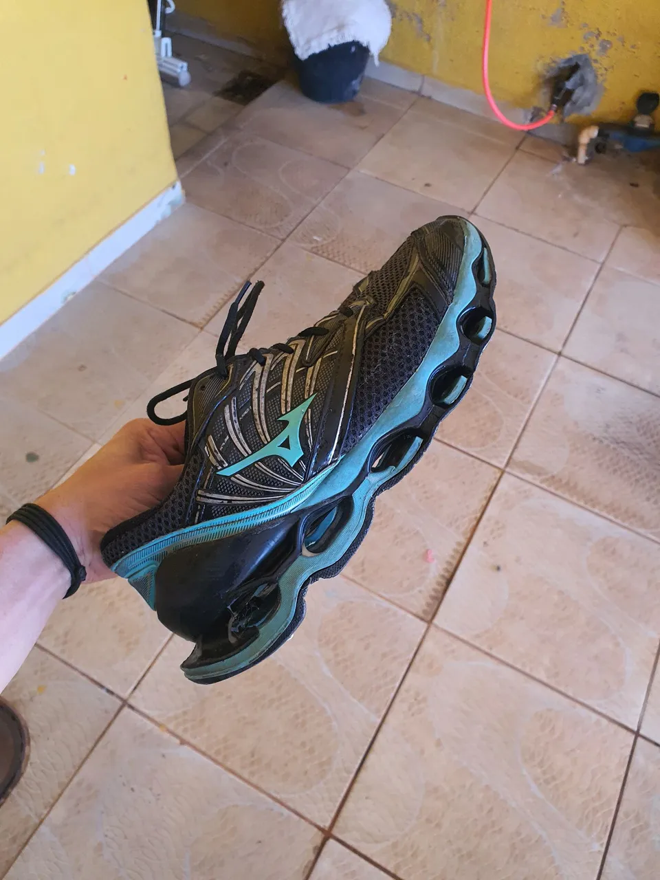 Tênis Mizuno N° 40 (Troco por carregador Samsung 25W preto)