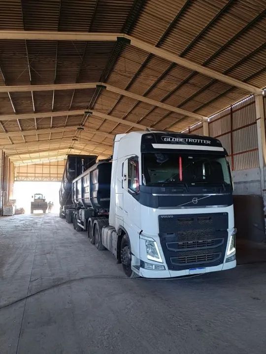 Volvo FH 540 6X4 + Rodocaçamba Randon 2020 Engatada. - Foto 4