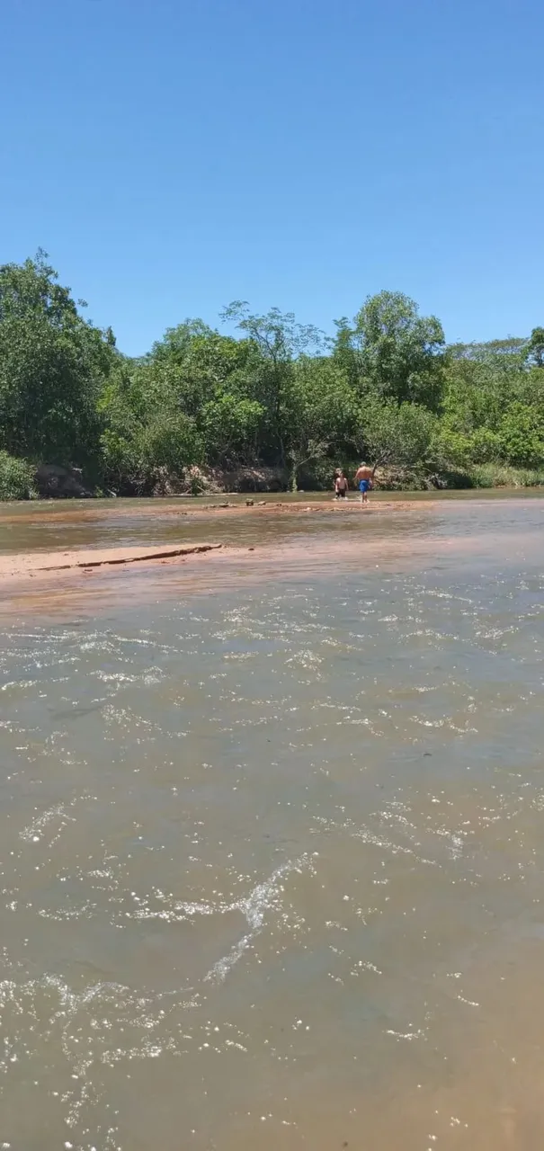 Rancho à beira do rio Aquidauana (Rancho Pequi)