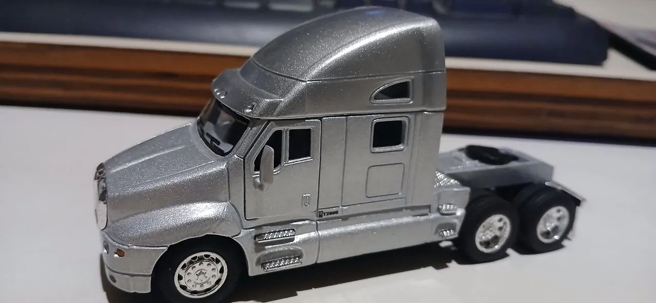 Miniatura caminhão Kenworth 2000 - Foto 2