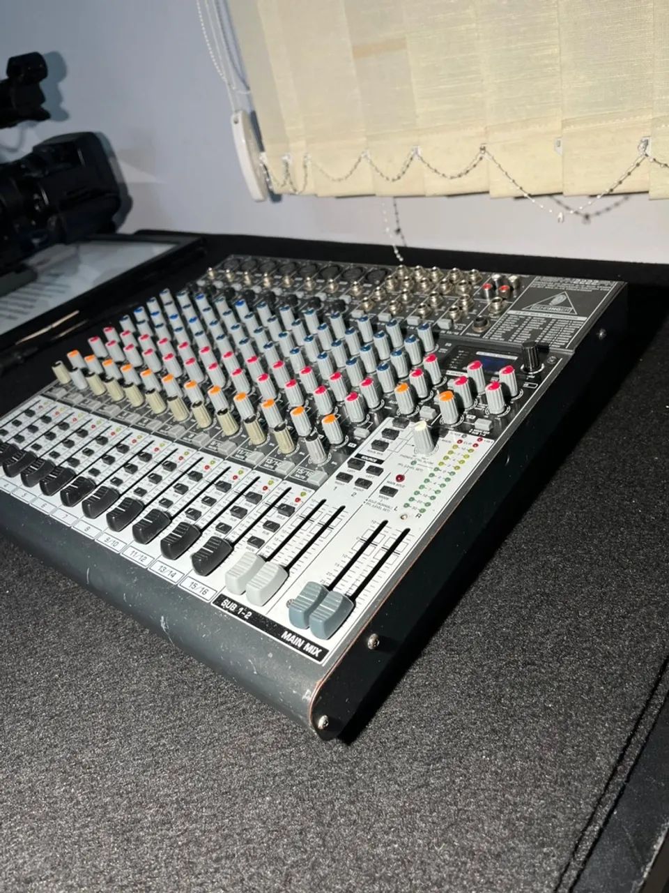 Mesa de Som Behringer Xenyx X2222FX - Foto 2