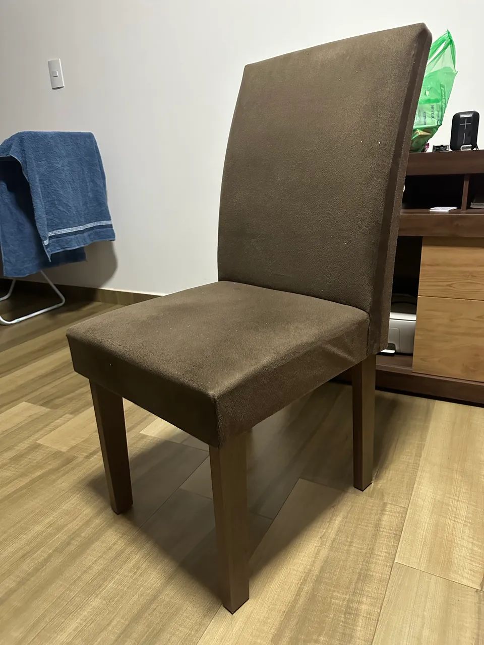 Mesa com 4 cadeiras 64307304585089123