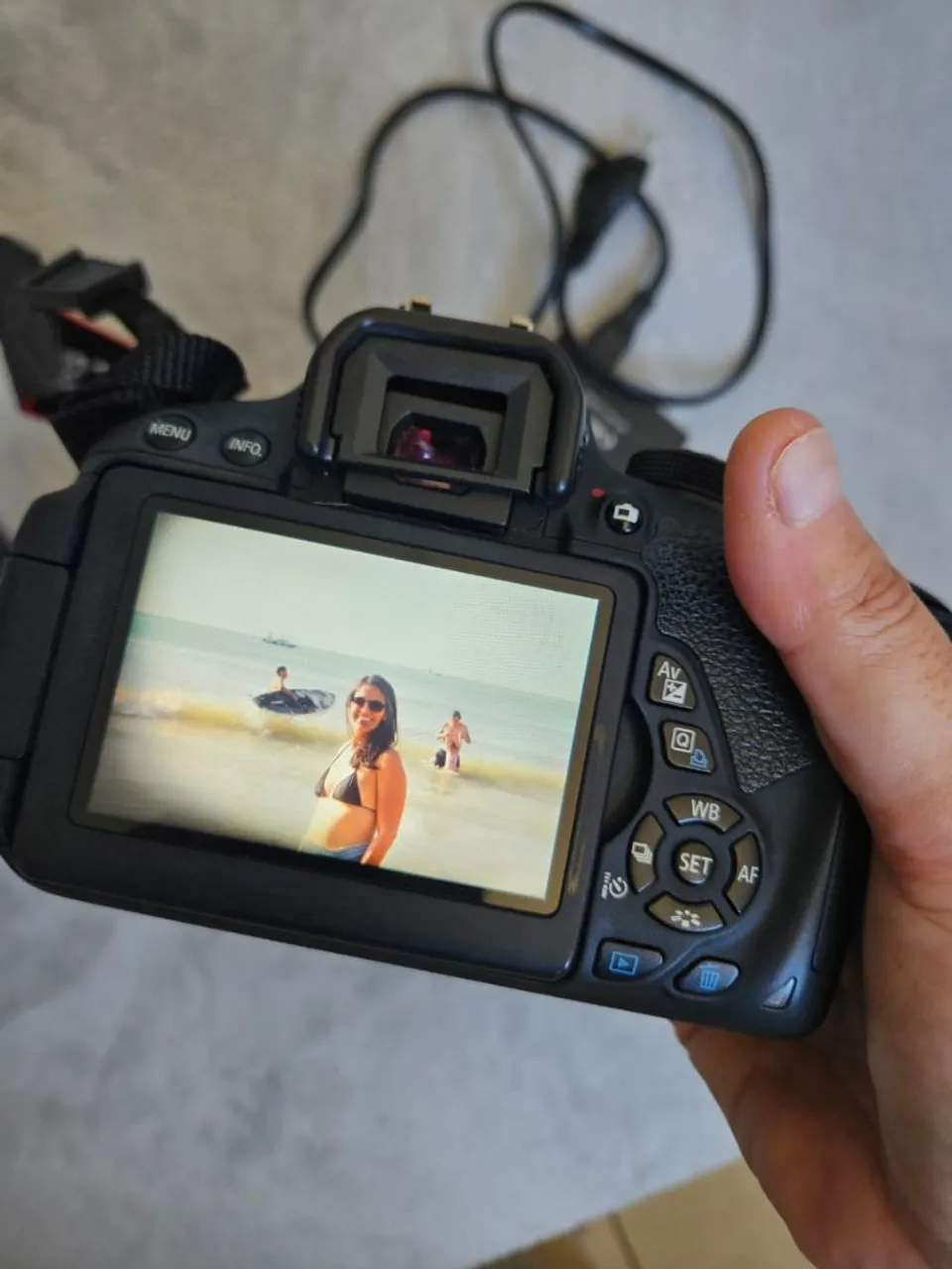Câmera Canon DSLR - Usada