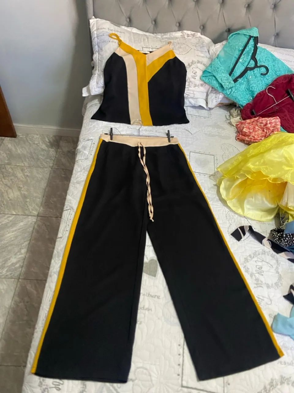 Conjunto: Calça e Blusa Preta- tamanho M 