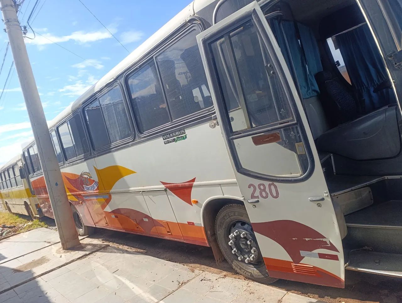 Ônibus comil 16 210 euro 10 