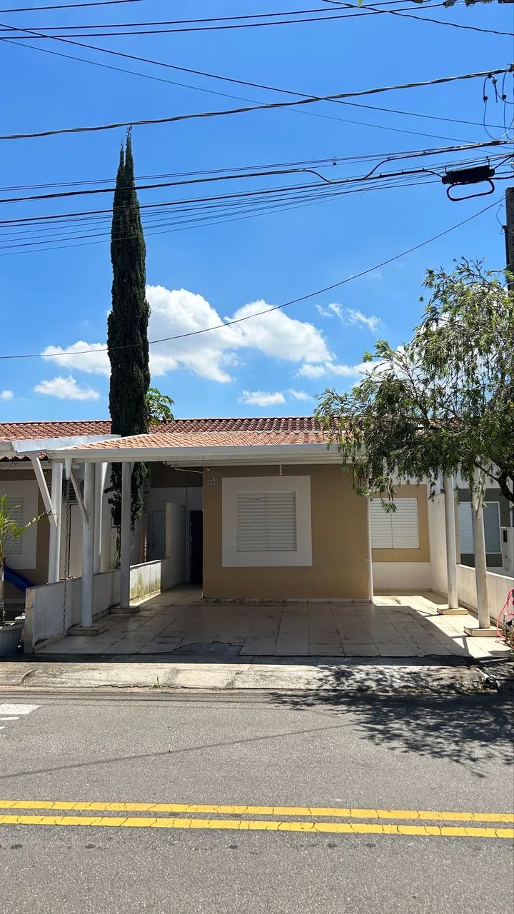 Linda casa em condomínio fechado. *Direto com proprietário.