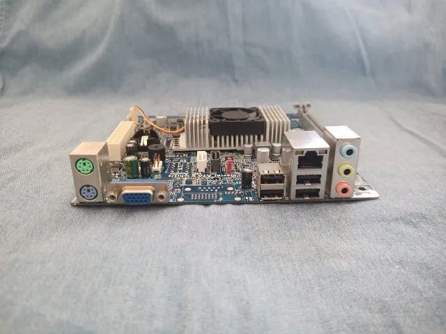 Placa-Mãe Mini ITX Biostar NM70-I V1.0 - Celeron Onboard - NOVA NO ESTADO