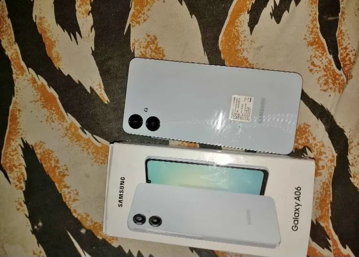 Vendo Samsung A06 128 07 mes de uso com selo atrás novinho 