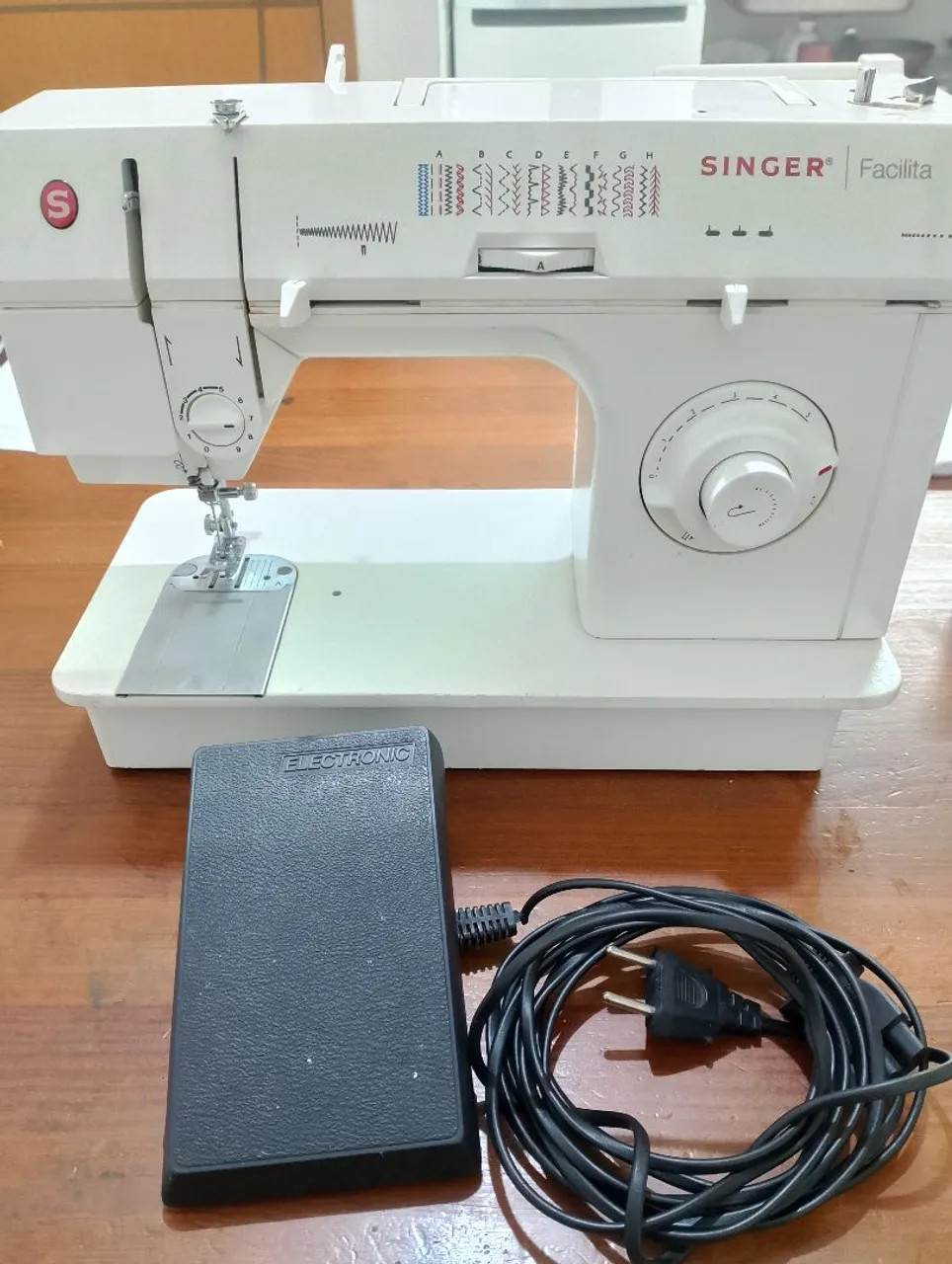 Máquina de Costura Singer Facilita