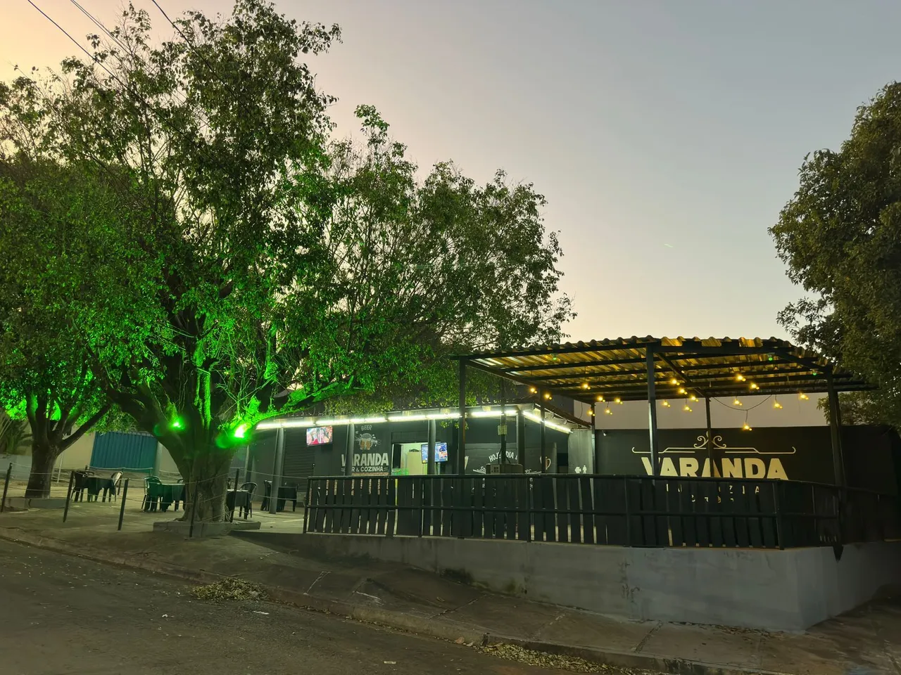 VENDE-SE PONTO DE ESQUINA