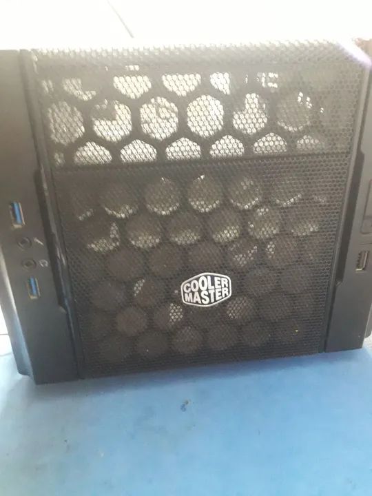 Gabinete Cooler Master para PC