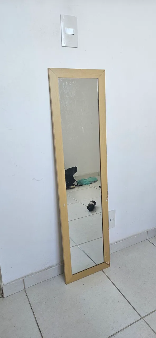 Espelho de Corpo Inteiro com Moldura de Madeira