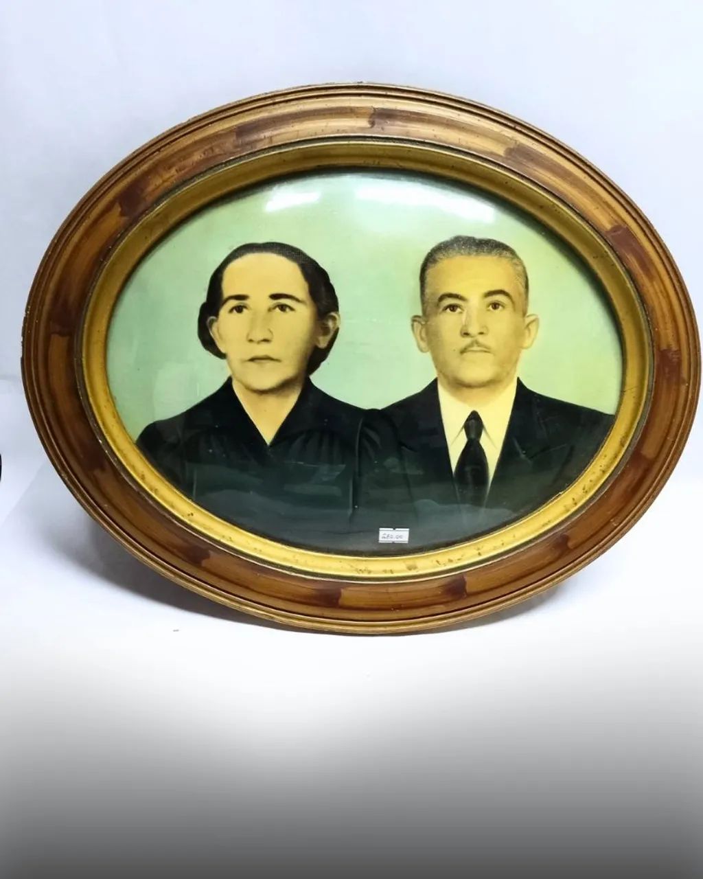 Quadro de fotografia antiga emoldurada.