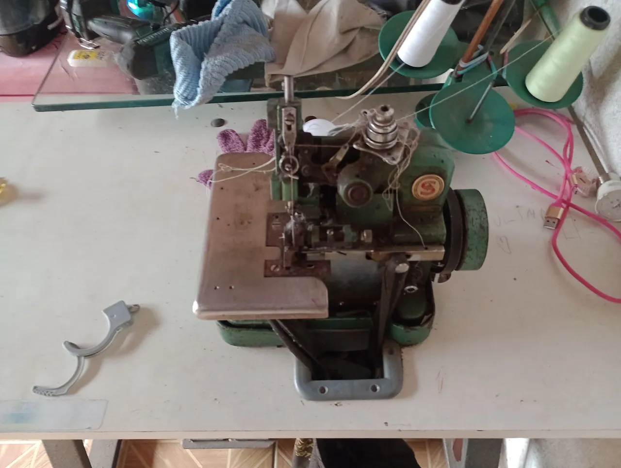 Máquina de Costura Overlock Industrial